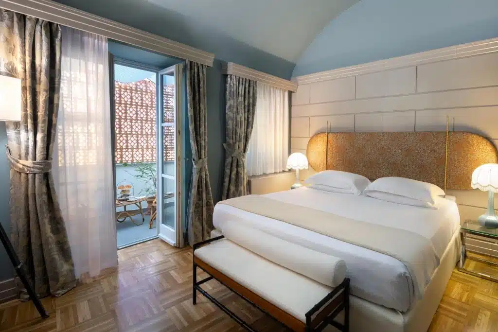 Hotel Number Nine, hotel di lusso con piscina coperta