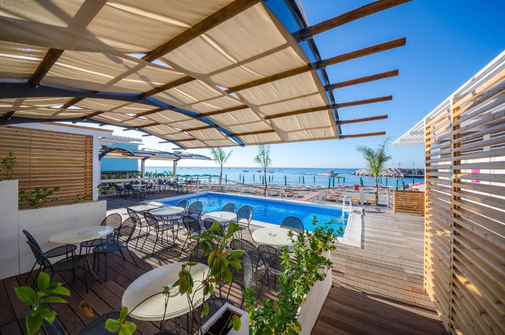 Hotel San Francesco, hotel fronte mare in Costiera Amalfitana