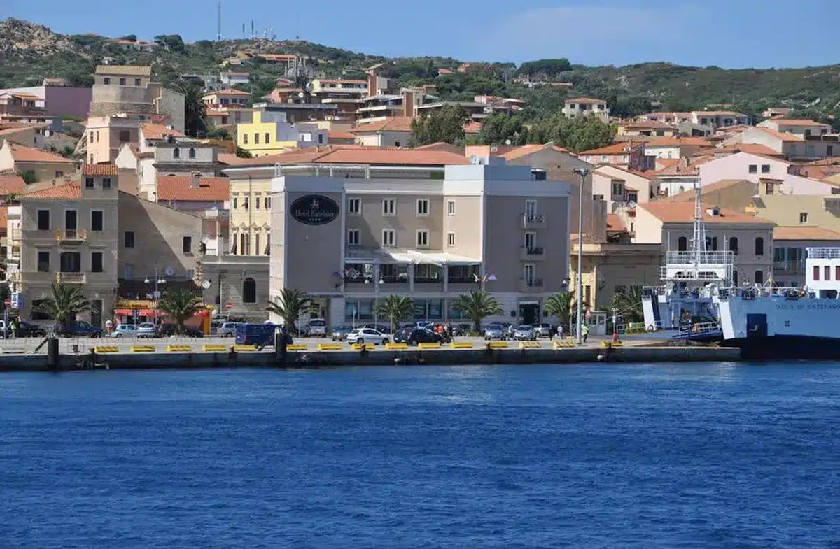 Hotel sul porto a La Maddalena