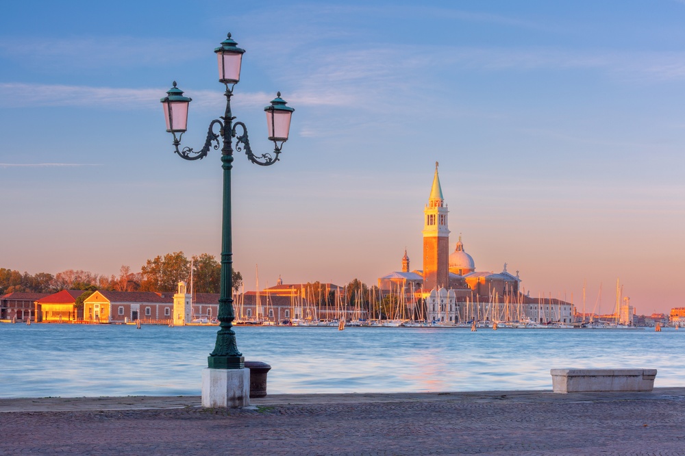 L'isola di San Giorgio Maggiore con la chiesa vista dalla passeggiata a Venezia