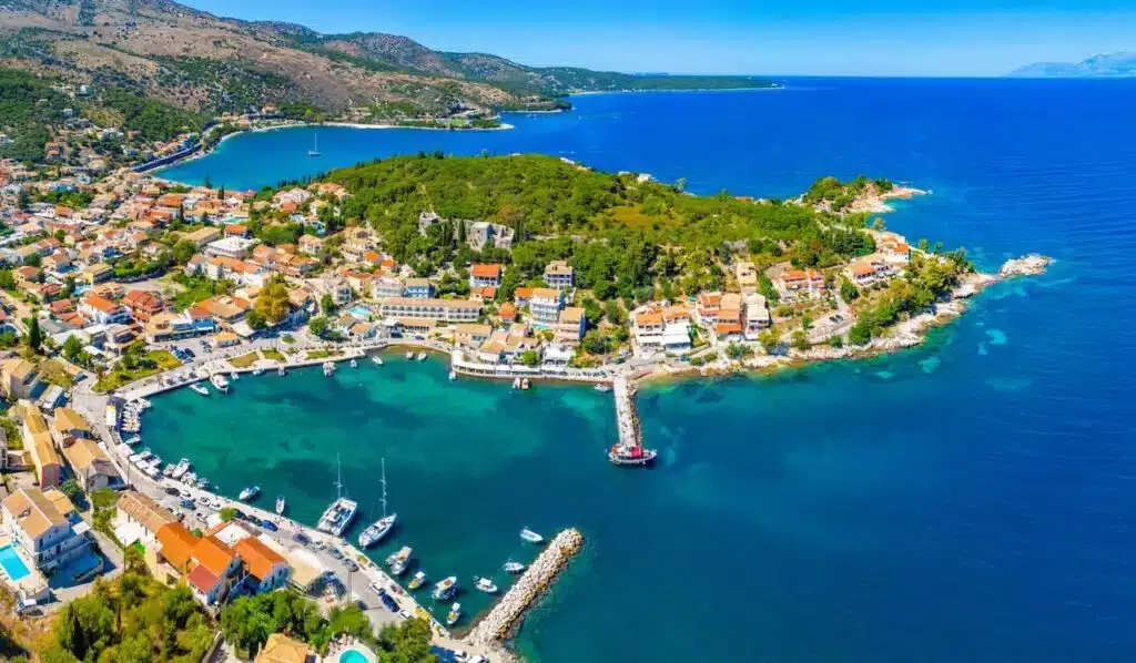 Kassiopi, il posto migliore dove alloggiare a Corfù per un'esperienza greca autentica