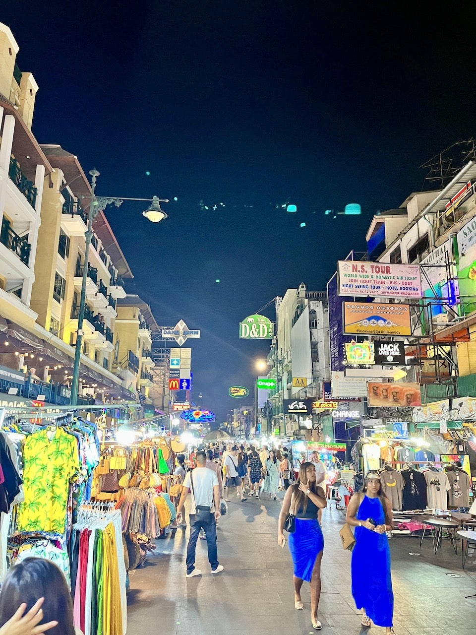 Khao San Road, la zona migliore dove alloggiare a Bangkok per giovani viaggiatori e backpacker