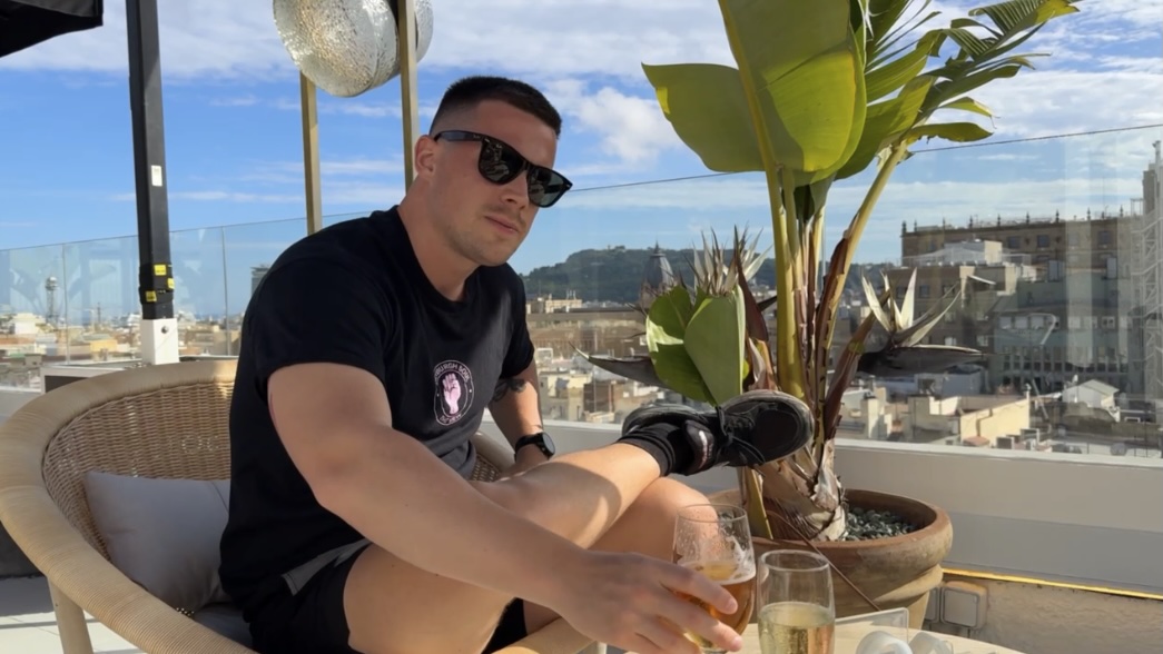 Kristoffer Føns di Destination Well Known all'H10 Cubik Hotel di Barcellona