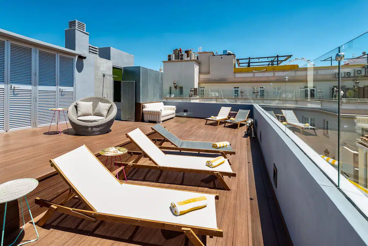 Mariposa Hotel, terrazza sul tetto con lettini