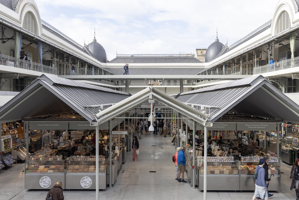 L'interno del mercato restaurato Mercado do Bolhão a Porto