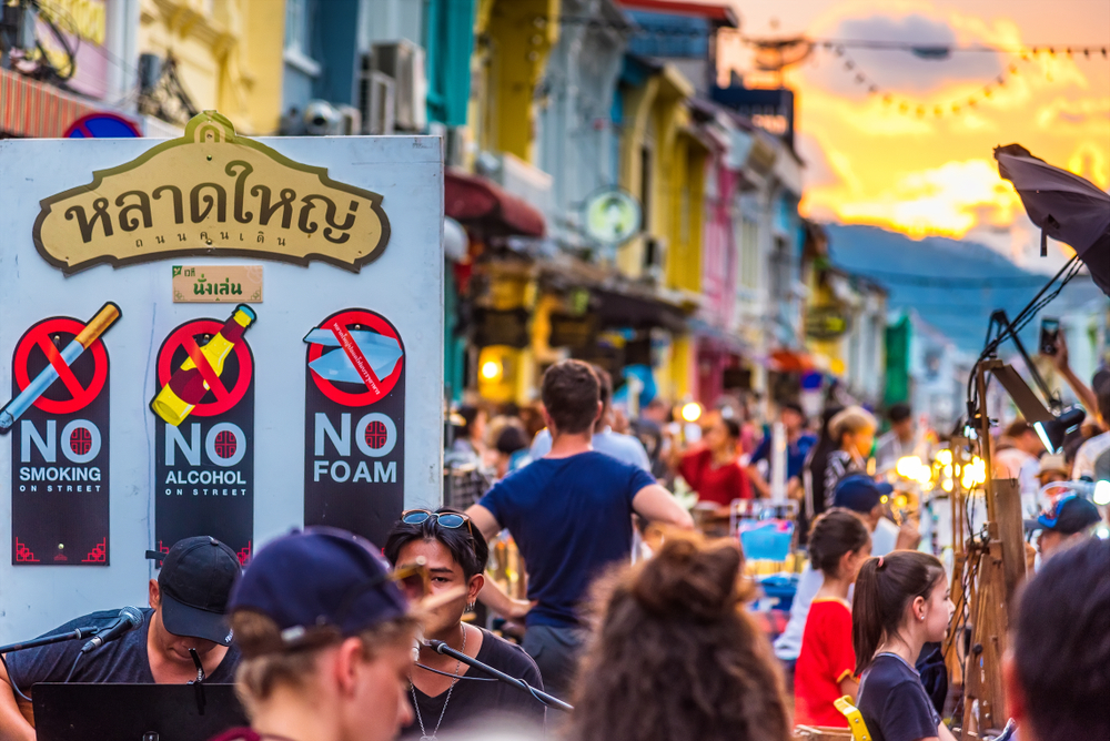 Il mercato domenicale Lard Yai su Thalang Road nella Old Town di Phuket