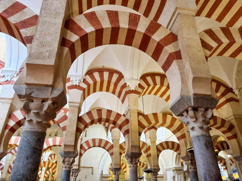 Archi e colonne nella Mezquita di Cordova