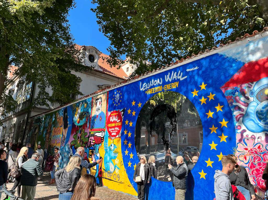 muro di john lennon praga muro di john lennon praga