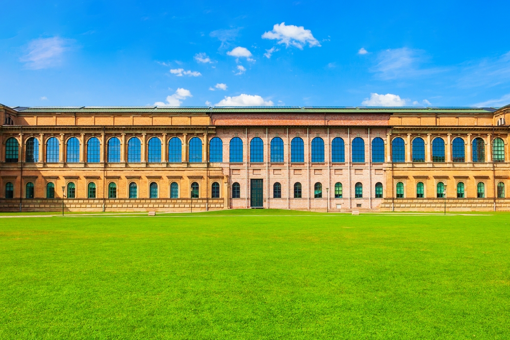 Il museo d'arte Alte Pinakothek nel Kunstareal di Monaco di Baviera