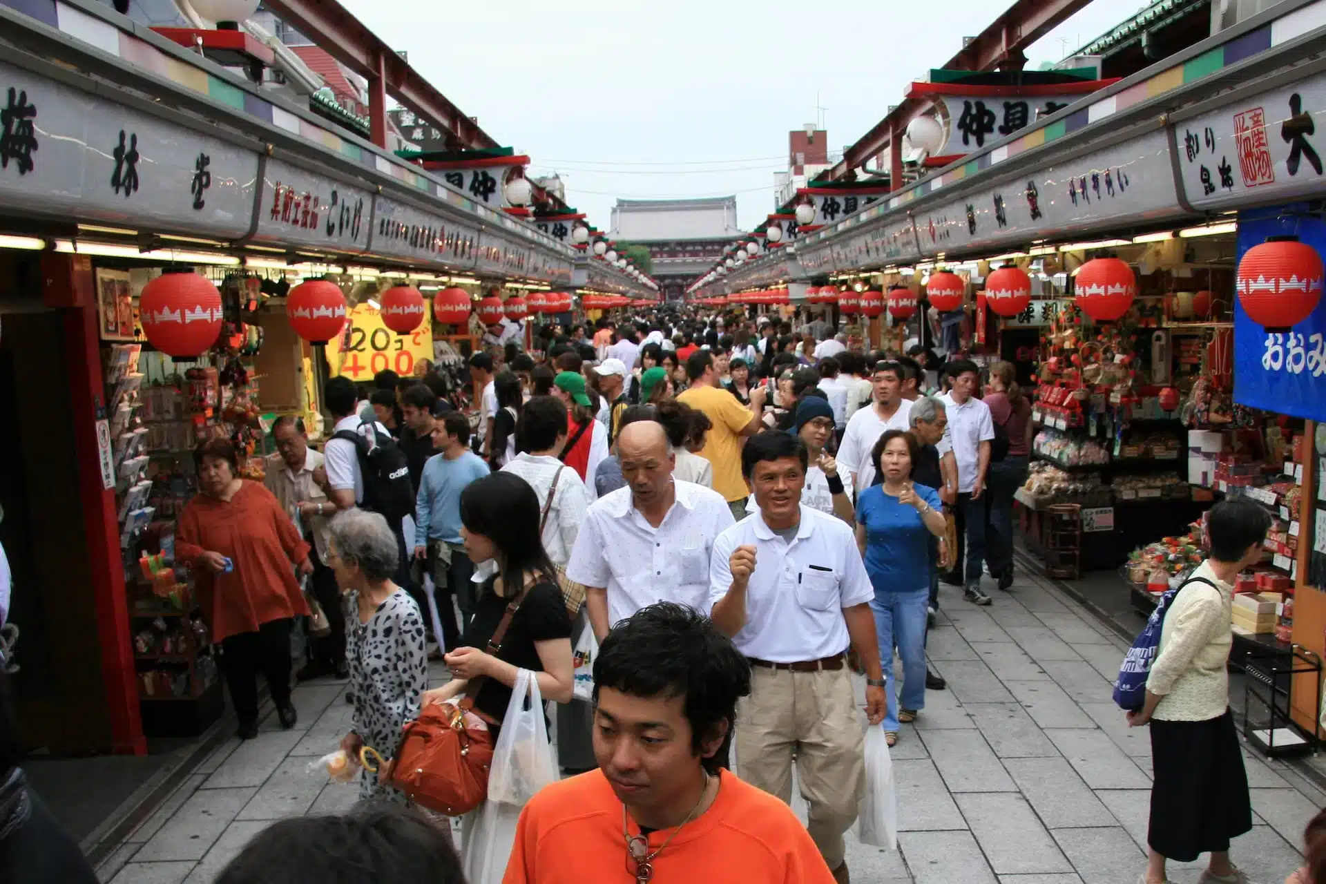 Nakamise dori ad asakusa