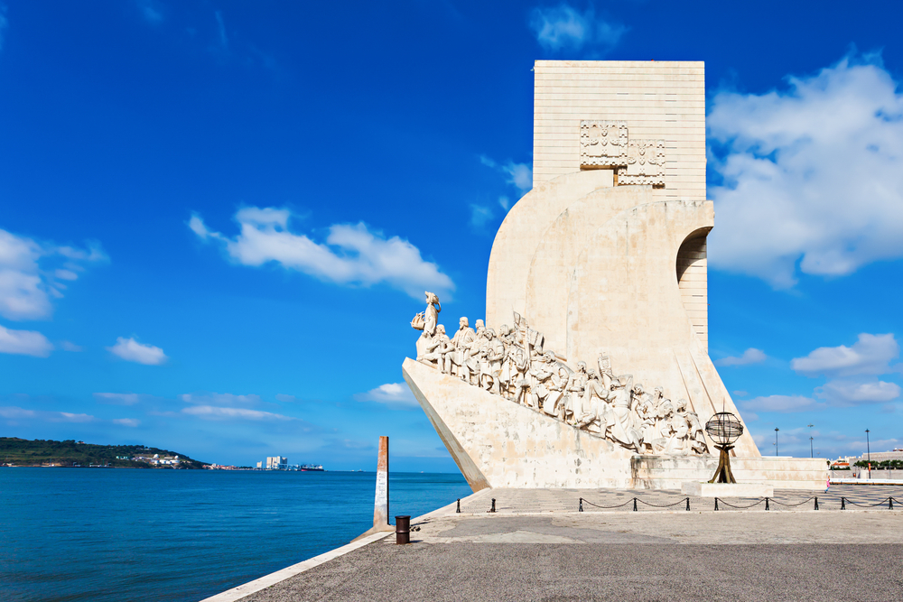 Il Padrão dos Descobrimentos accanto al Tago a Belém, Lisbona