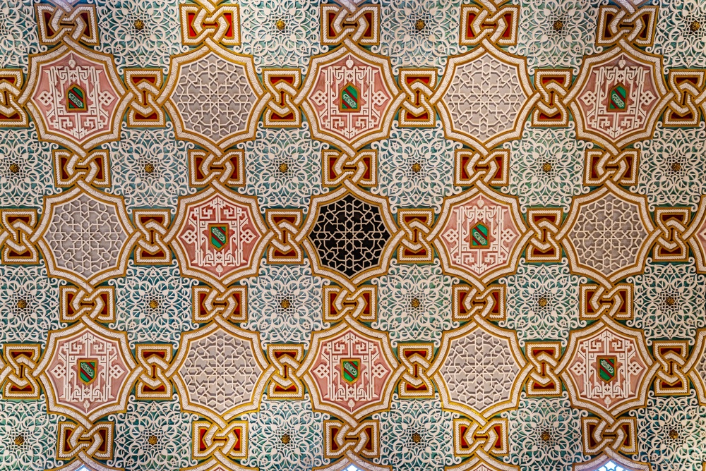 La sontuosa sala araba Salão Árabe all'interno del Palácio da Bolsa a Porto