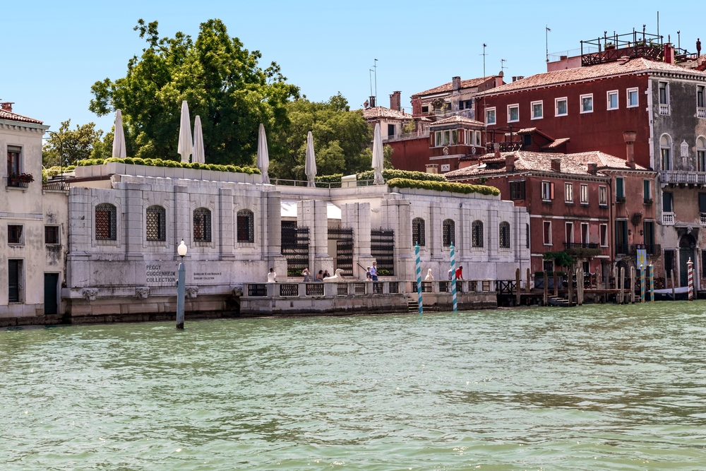 La Peggy Guggenheim Collection a Palazzo Venier dei Leoni sul Canal Grande a Venezia