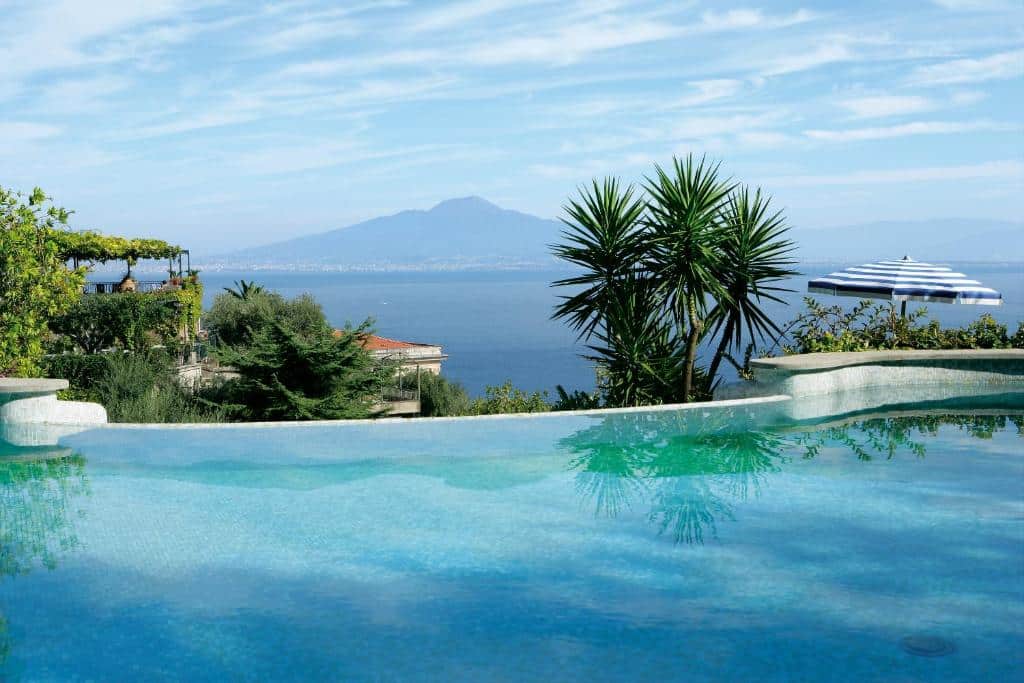 piscina a sfioro hotel sorrento