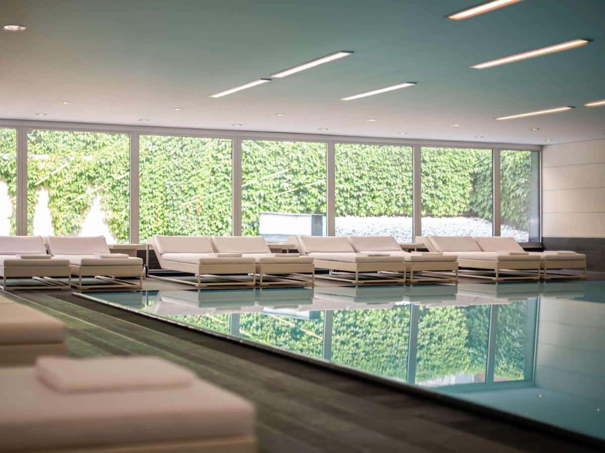 Piscina coperta del Pullman Berlin Schweizerhof