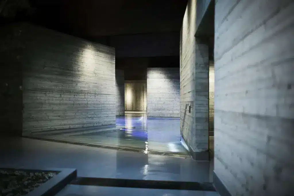 Piscina coperta dello Yasuragi