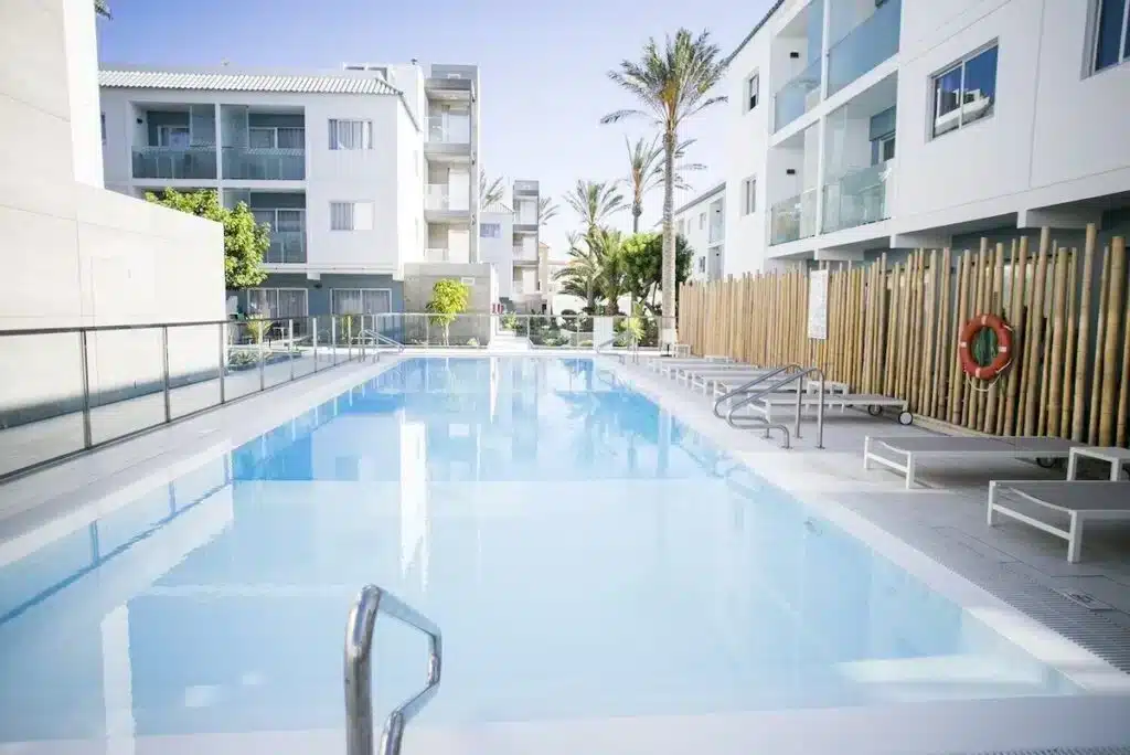 Piscina del Bristol Sunset Beach
