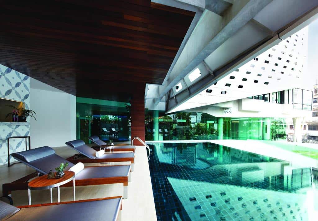 piscina del lit bangkok hotel