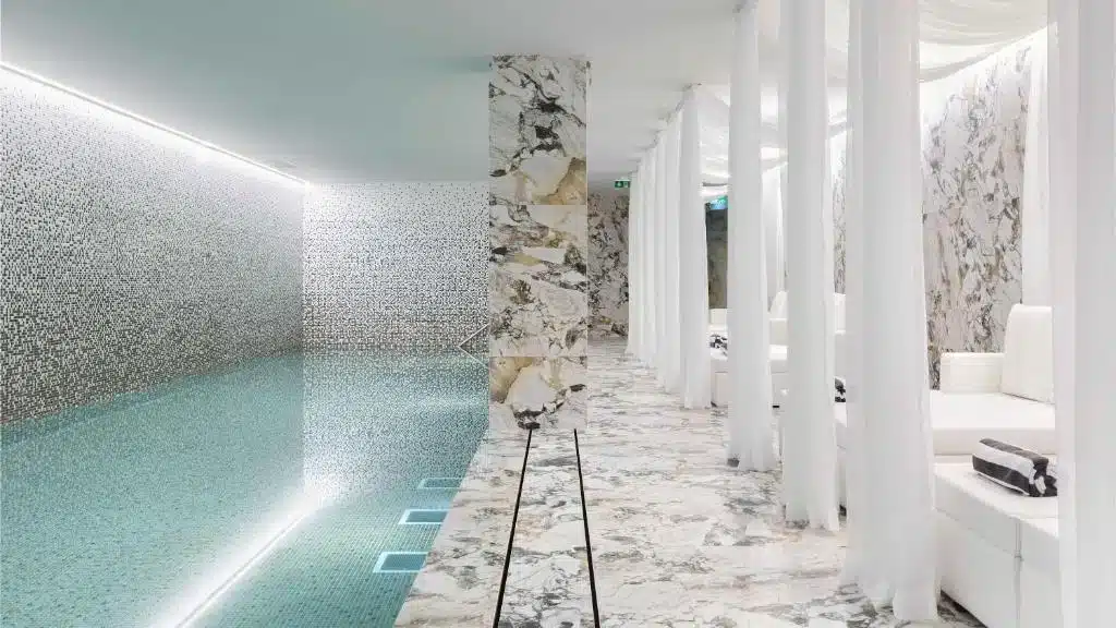 Piscina del Wine & Books Porto Hotel