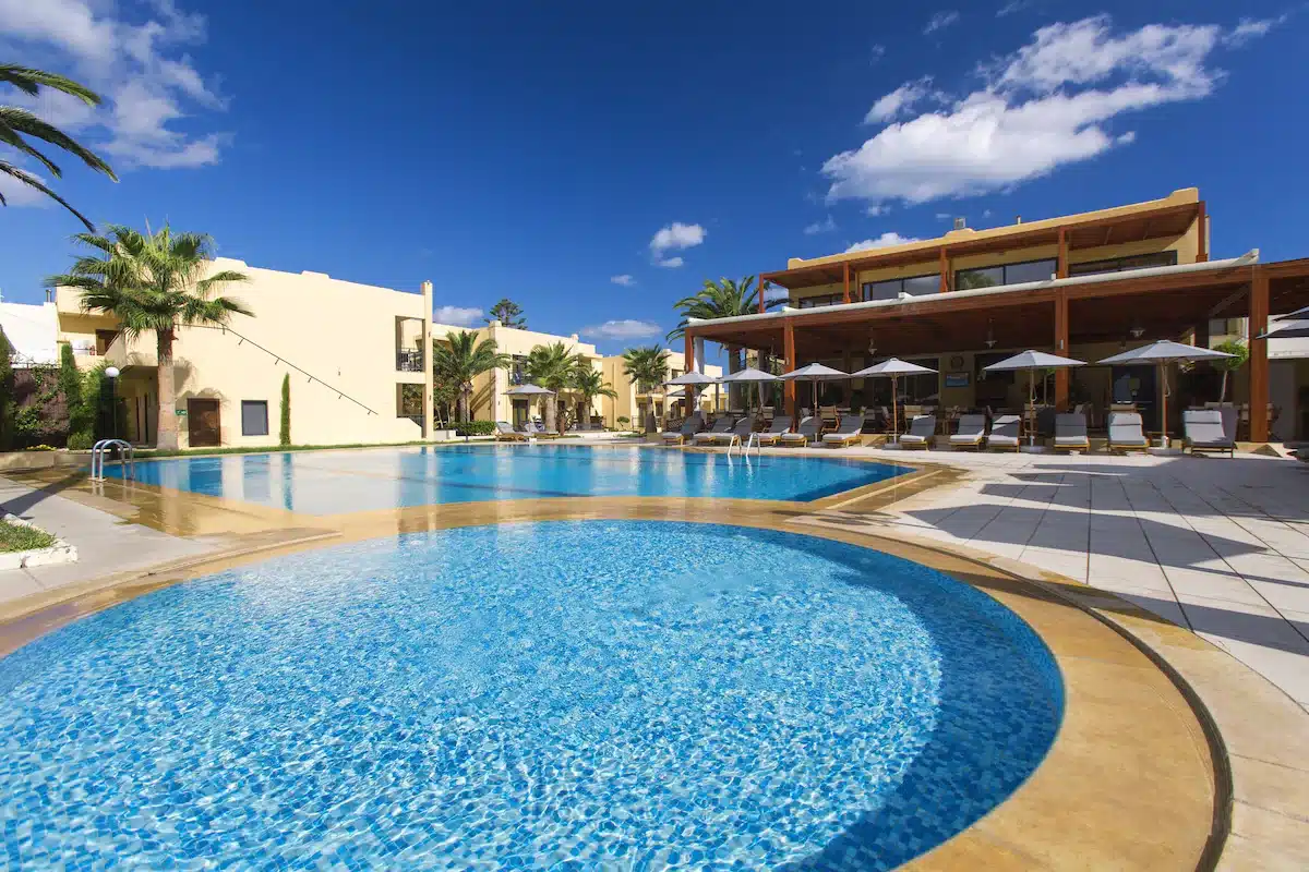 Piscina dell'Atlantis Beach hotel