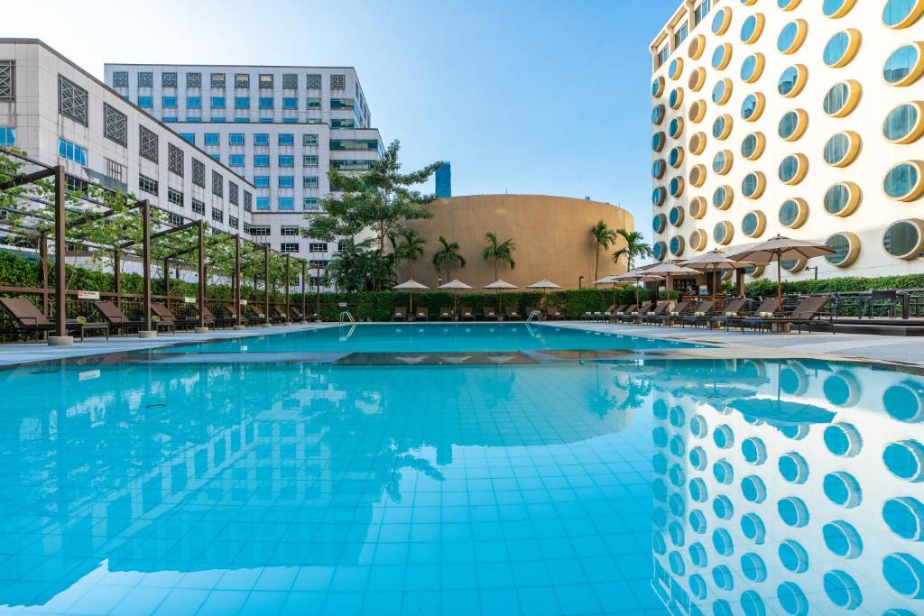 Piscina dell'Holiday Inn Bangkok Silom