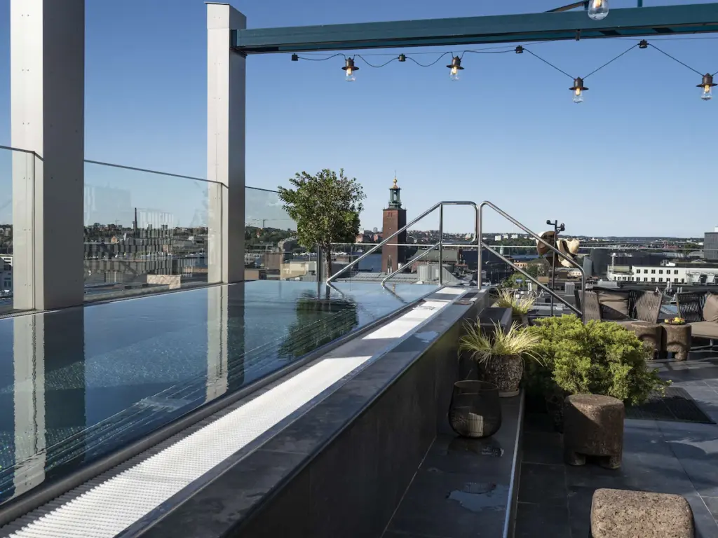 Piscina sul tetto del Downtown Camper by Scandic a Stoccolma