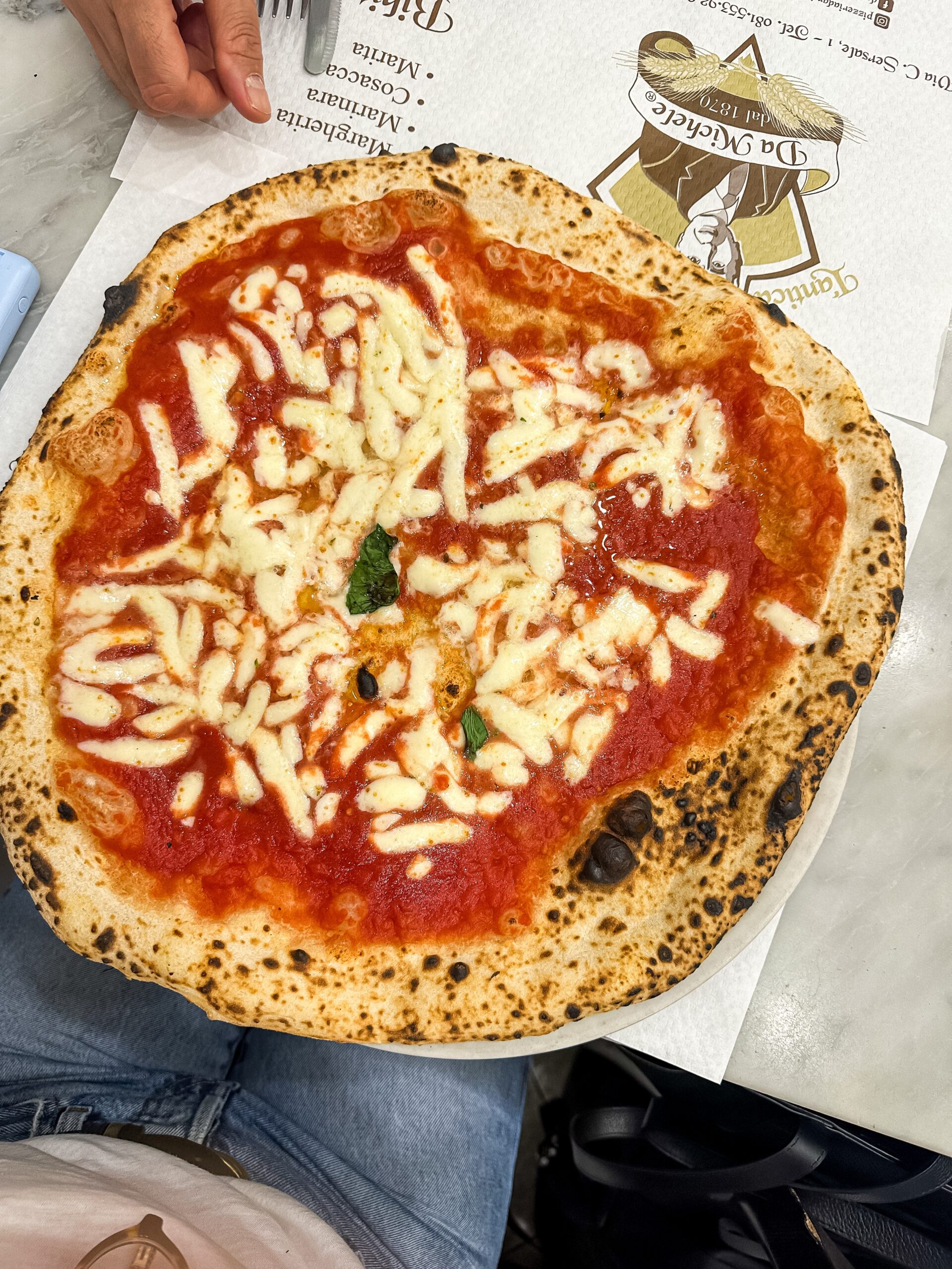 Pizza margherita a Napoli