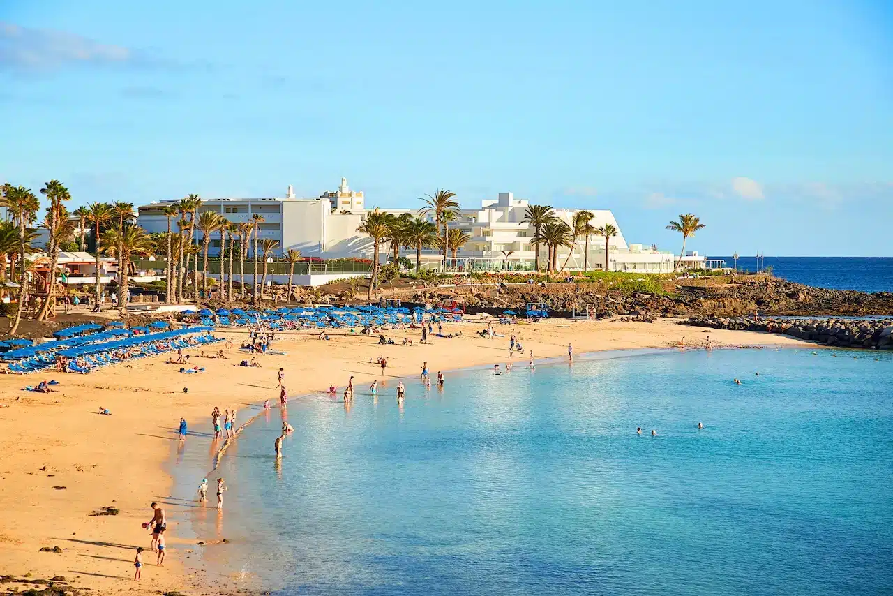Playa Blanca, la zona migliore per una vacanza tranquilla vicino a spiagge e natura