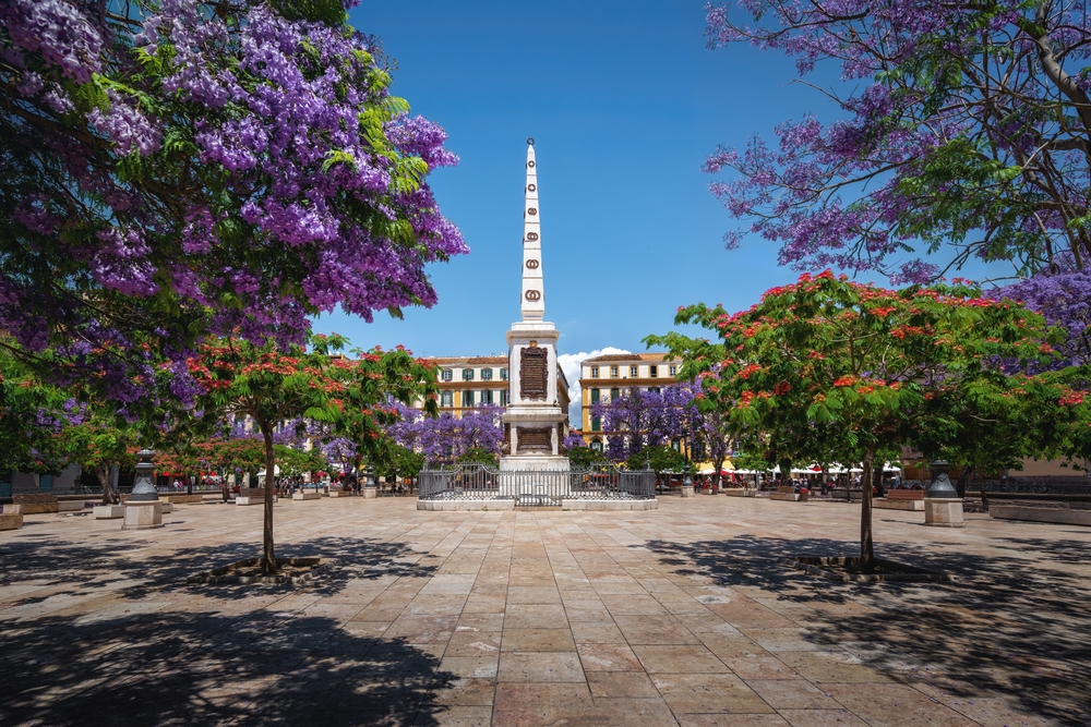 Plaza de la Merced con l'obelisco di Torrijos a Malaga