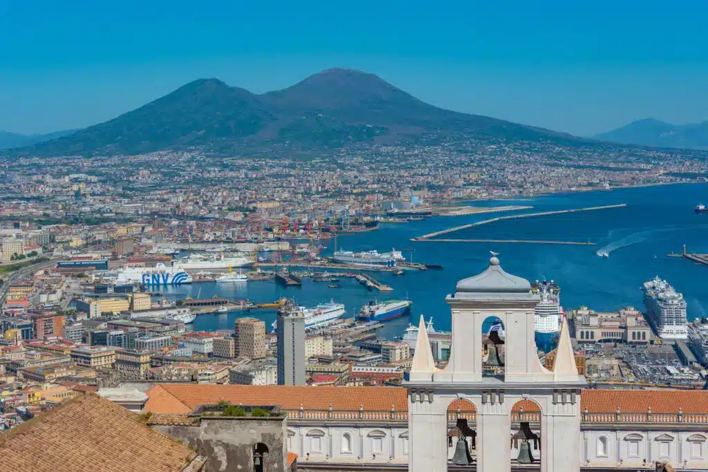 Porto di Napoli, una buona zona per un'atmosfera moderna