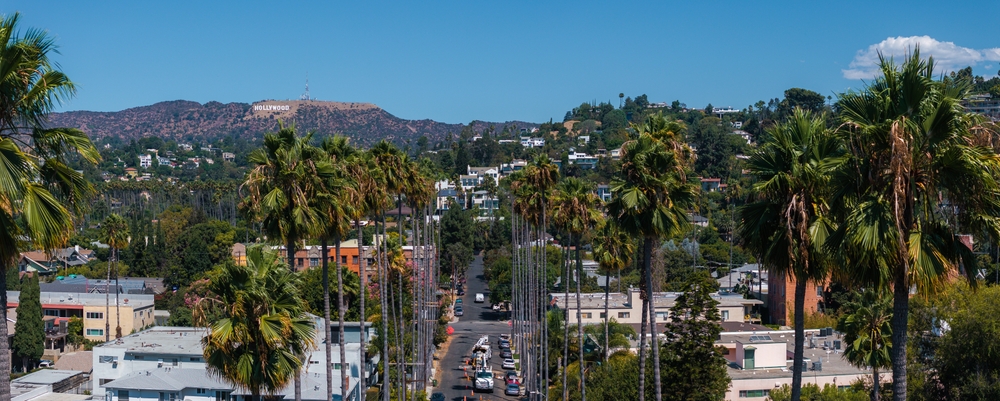 Il quartiere di Hollywood dall'alto con la scritta Hollywood sulla collina