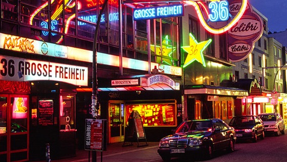 Reeperbahn ad Amburgo La Reeperbahn nel quartiere di St. Pauli ad Amburgo