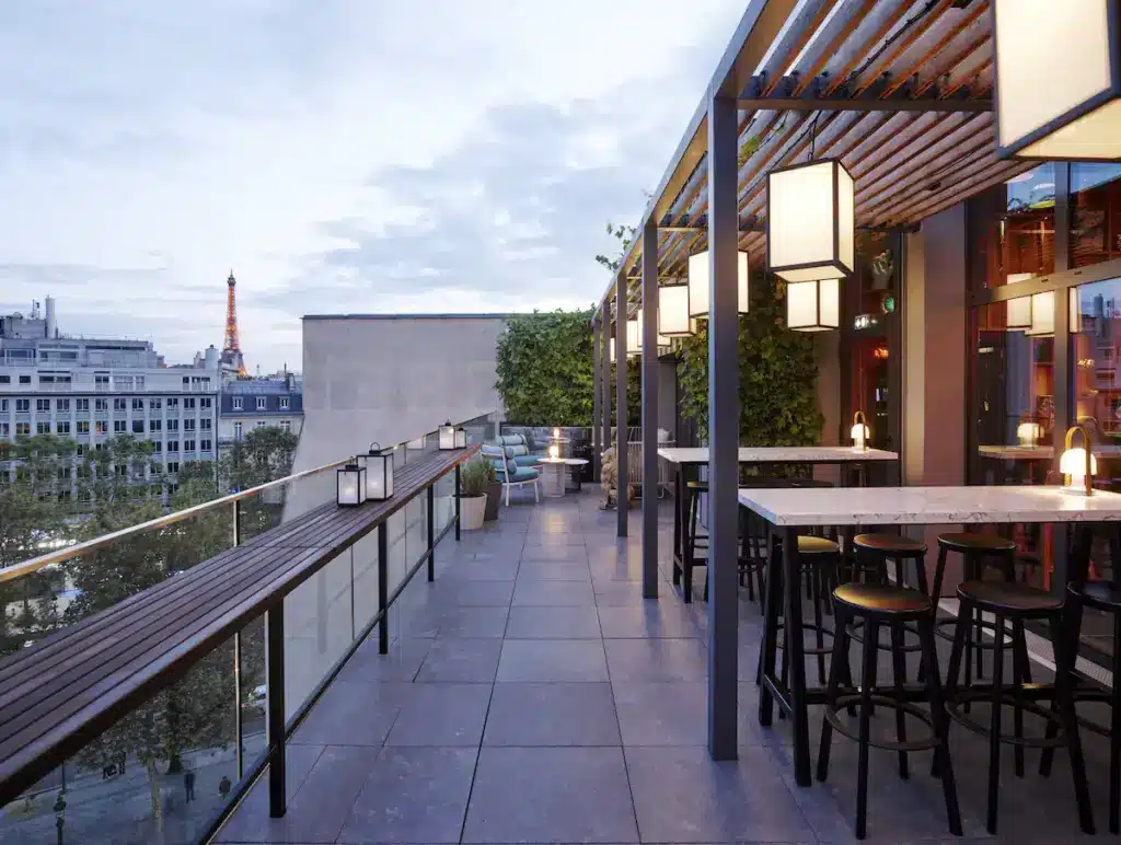 rooftop bar del citizenM Paris Champs-Élysées