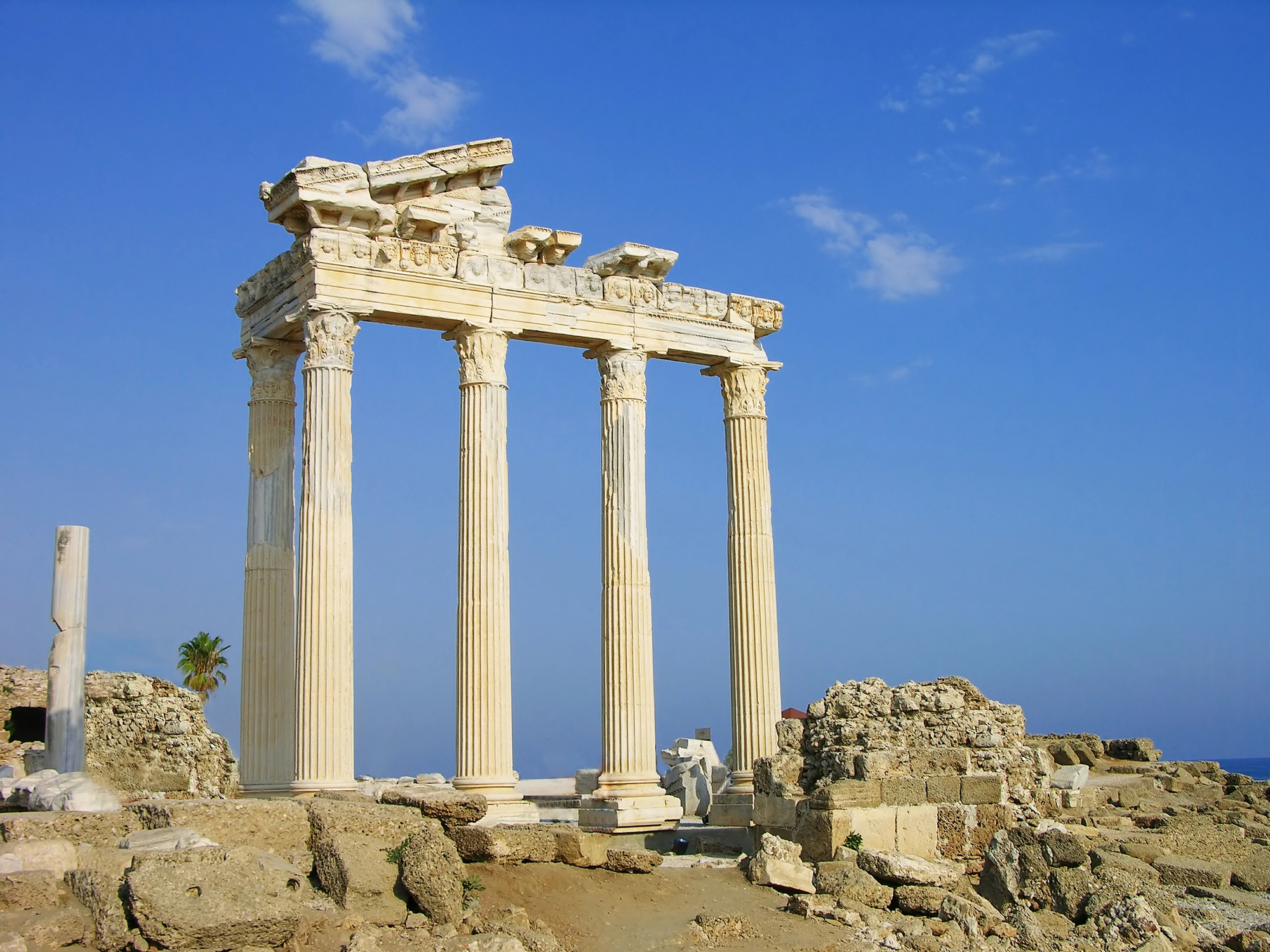 Le rovine del Tempio di Apollo a Side al tramonto