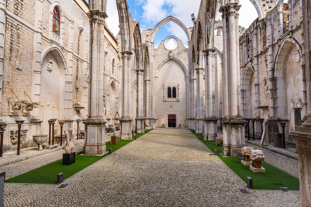 Le rovine gotiche a cielo aperto del Convento do Carmo a Lisbona