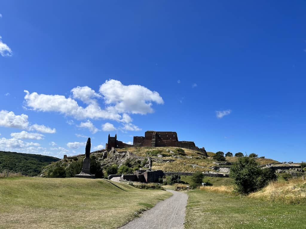 Rovine del castello di Hammershus Rovine medievali del castello di Hammershus a Bornholm