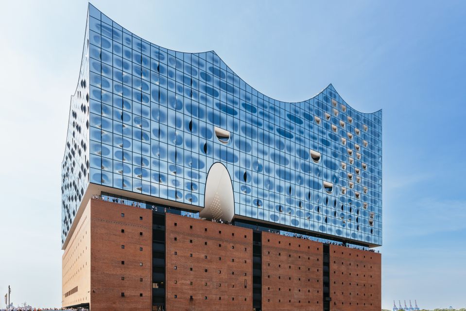 Elbphilharmonie di Amburgo La sala concerti Elbphilharmonie accanto al porto di Amburgo