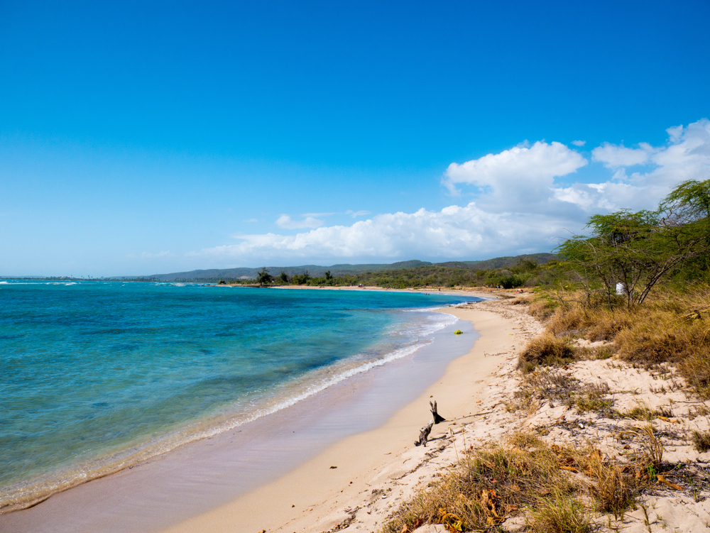 La spiaggia nella riserva naturale di Guánica sulla costa sud-occidentale di Porto Rico