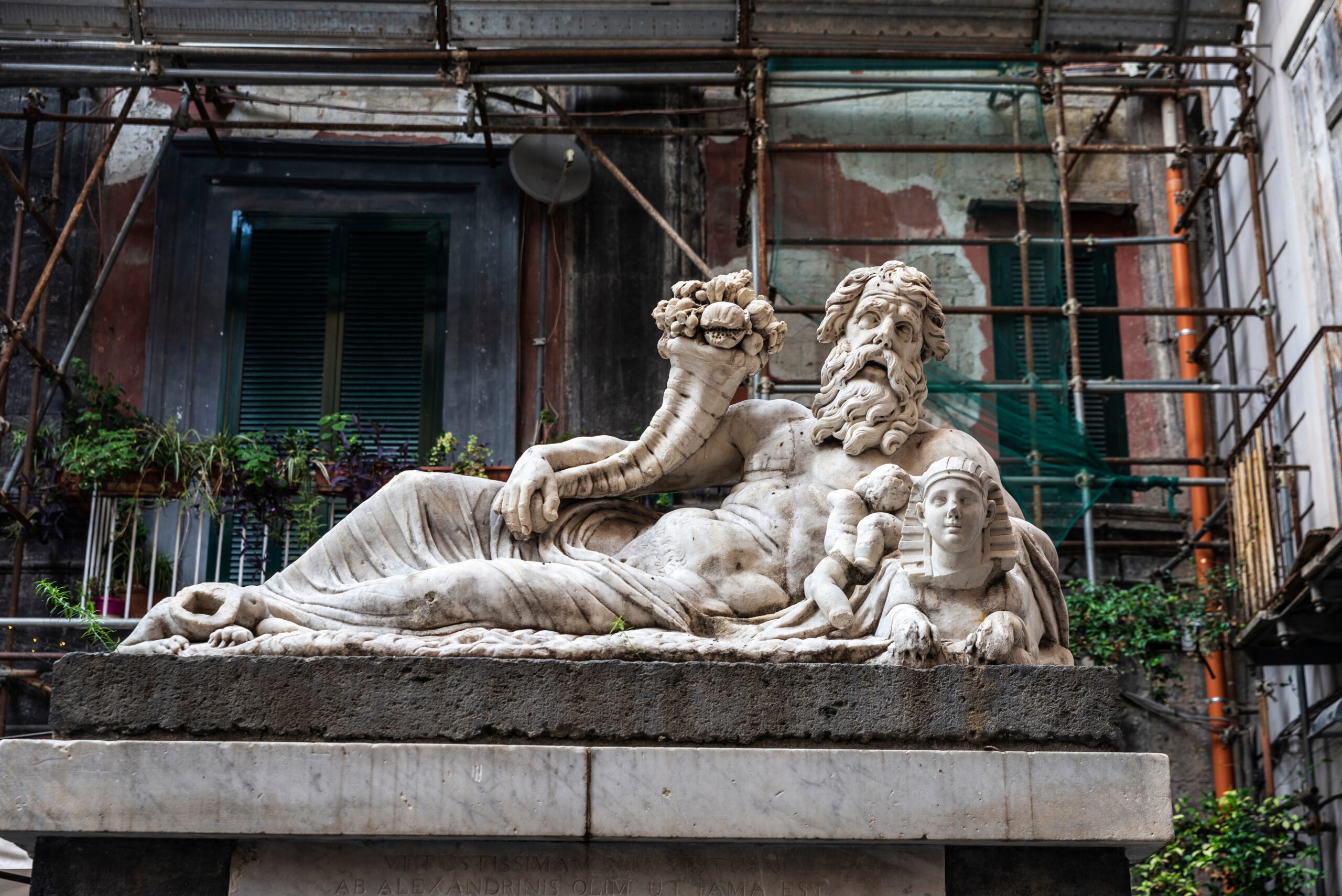 La statua del dio del Nilo a Spaccanapoli, Napoli
