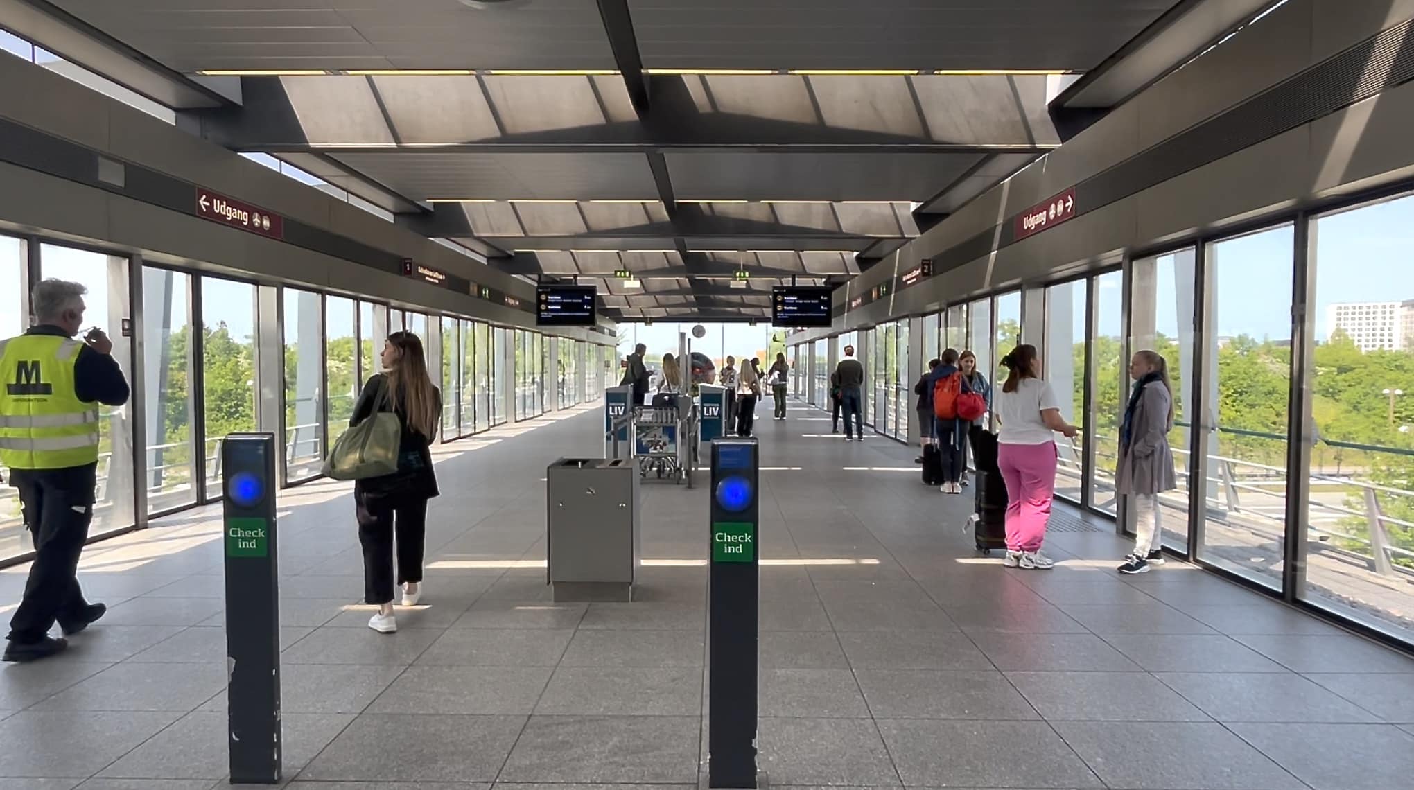 Stazione della metro dell'aeroporto di Copenaghen, la metro è il modo migliore per arrivare in centro