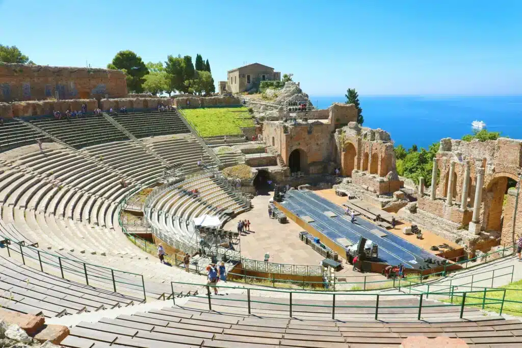 a Taormina ci sono tante cose da fare, questo è il teatro greco