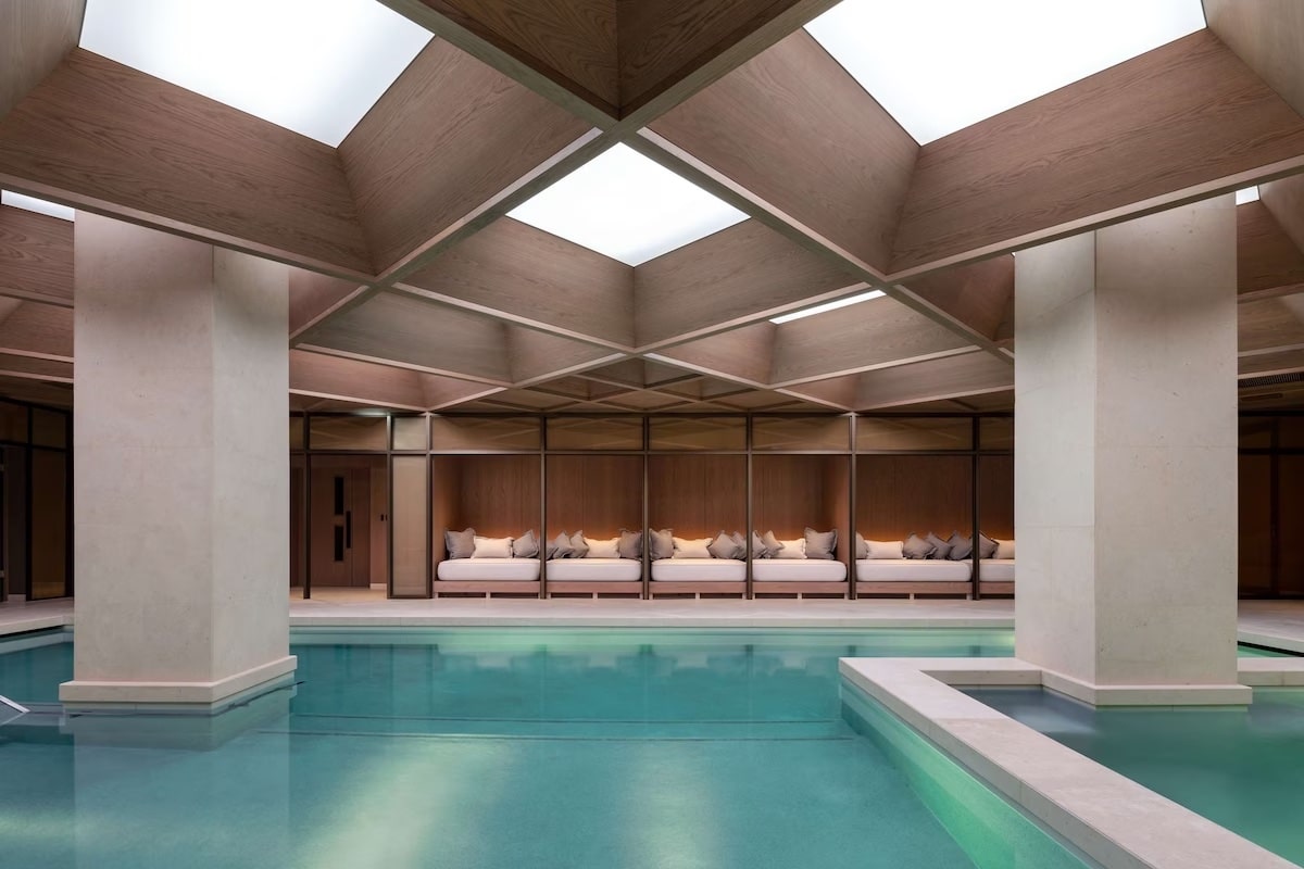The Londoner, hotel con piscina coperta nel centro di Londra