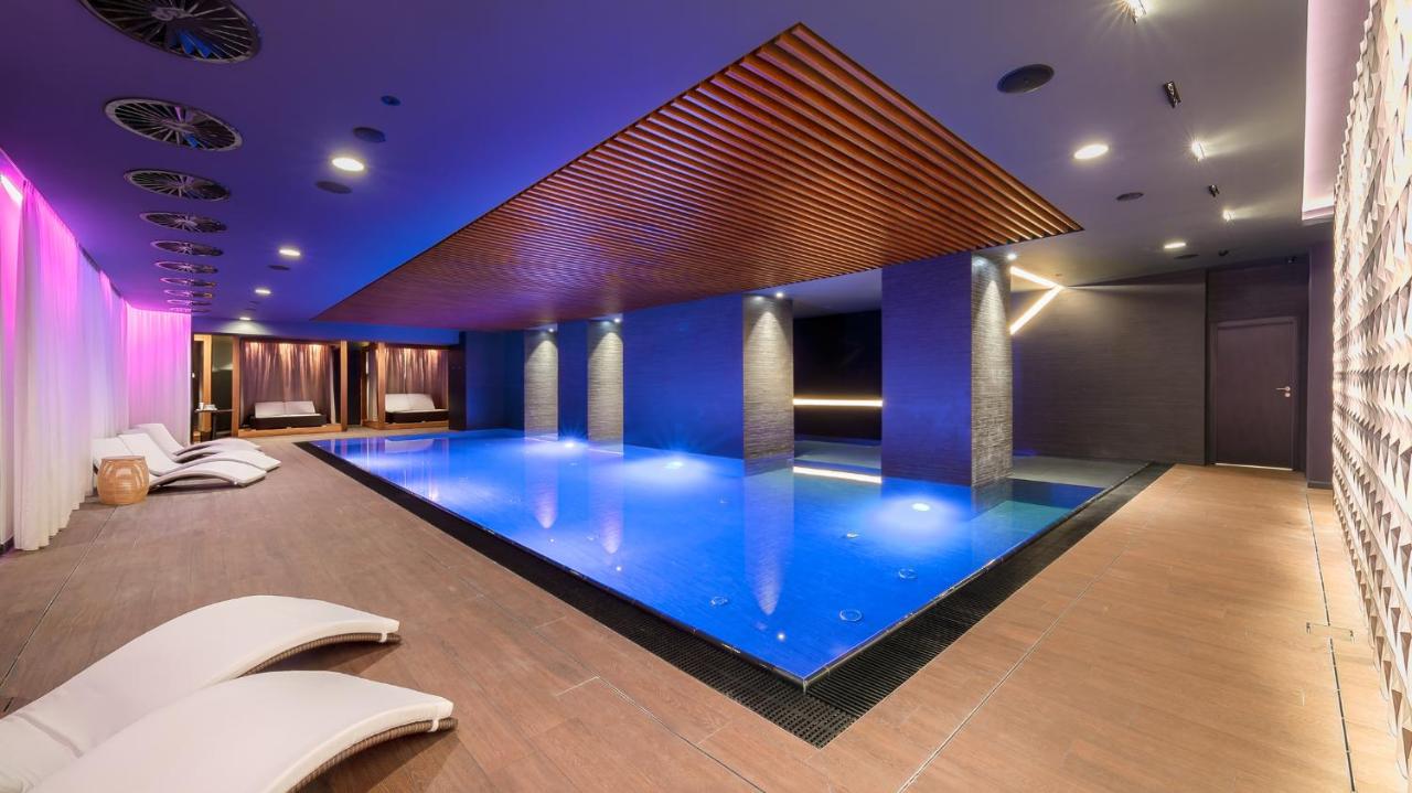 The President piscina coperta