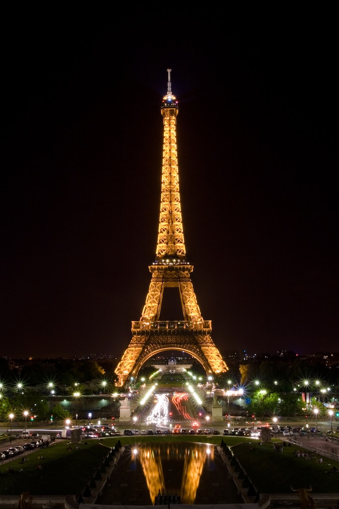 La Torre Eiffel di notte