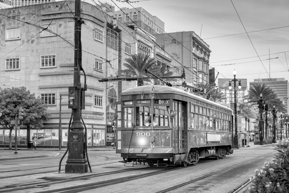 Tram nel centro di New Orleans al tramonto