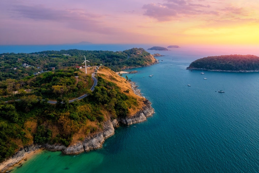 Tramonto a Promthep Cape sulla punta meridionale di Phuket