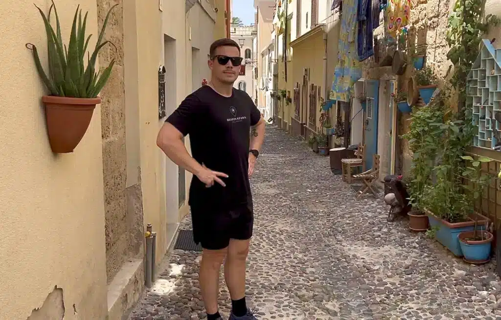 Travel blogger ad Alghero, Sardegna