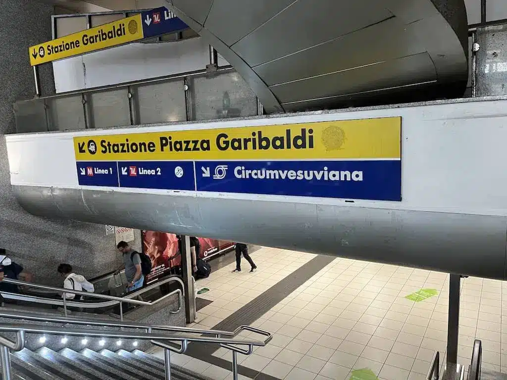 Treno Circumvesuviana da Napoli a Sorrento