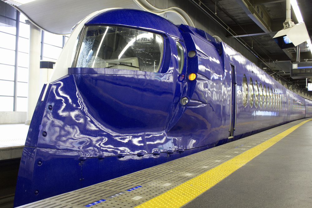 Il treno espresso Rapi:t alla stazione Nankai Namba