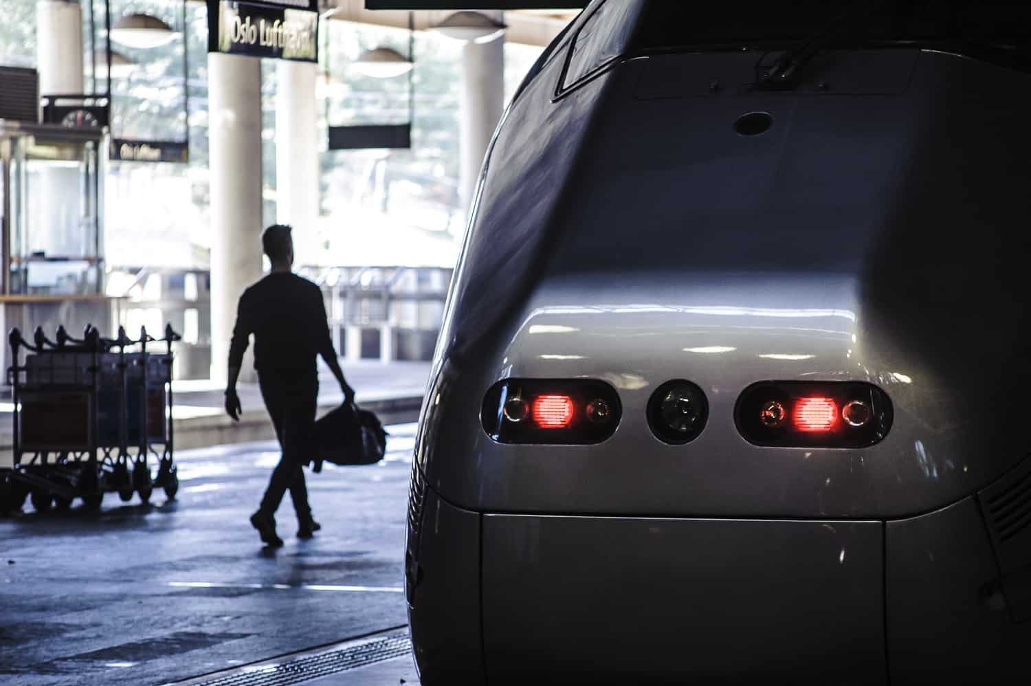 Il treno Flytoget all'aeroporto di Oslo